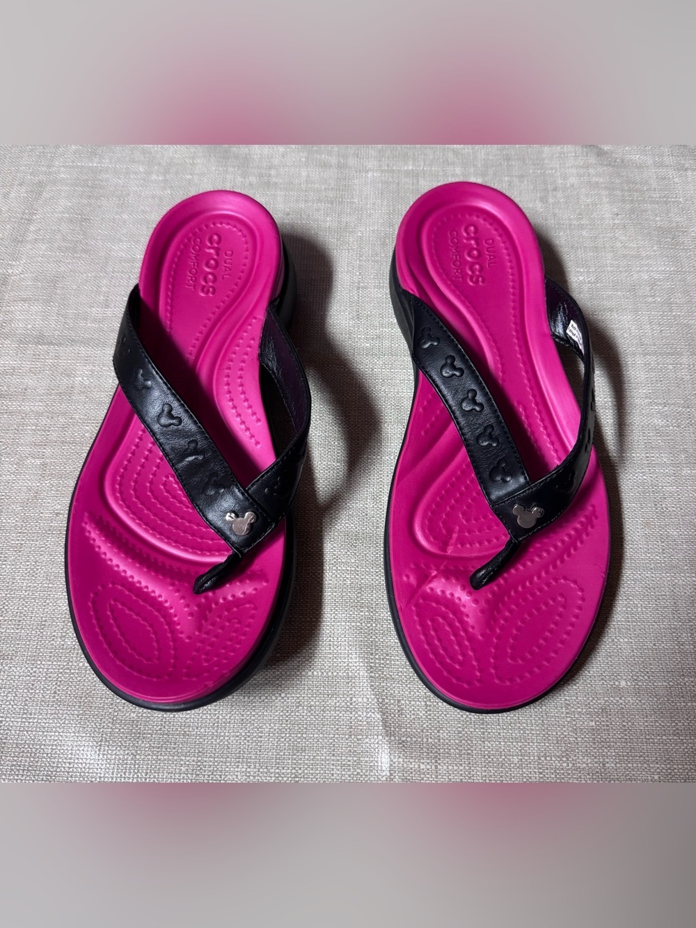 WOMENS DISNEY FLIP FLOP CROCS PINK & BLACK WITH LOGO SIZE 8